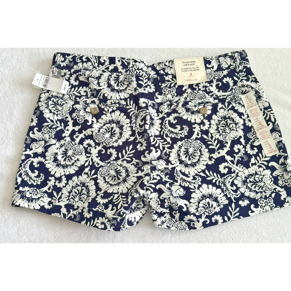 Gap Khakis The Girlfriend 4 Inch Inseam Floral Navy Blue/White Shorts Size 8 NWT - Picture 16 of 16